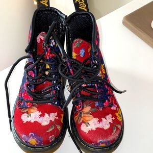 Dr. Martens floral toddler size 7